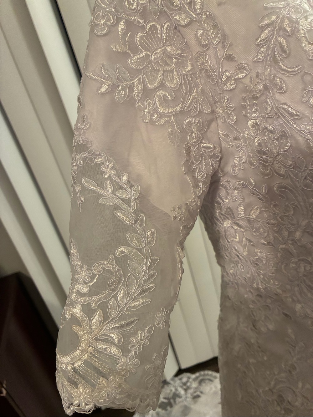 Elegant White Lace A-line Bridal Gown size M (6-8) Scalloped Neck 3/4 sleeves - Picture 8 of 16